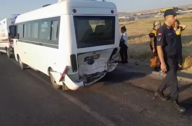 Sincan’da iki araç birbirine girdi! Ölü ve yaralılar var