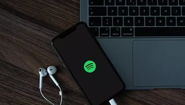 Spotify uygulamalarıyla tepki çekiyor: Peygamberimize hakaret eden başlıklarla listeler var