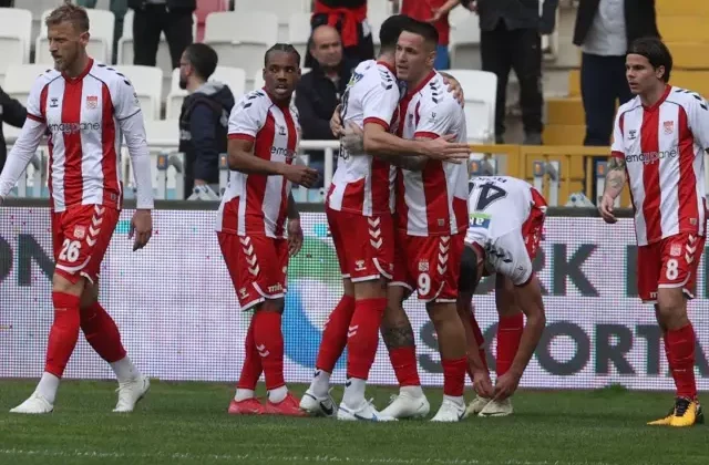 Süper Lig’den düşen takımın yıldızı komik rakama transfer oluyor