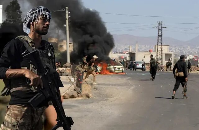 Suriye Ordusu ile YPG arasında gerginlik! 11 asker esir alındı