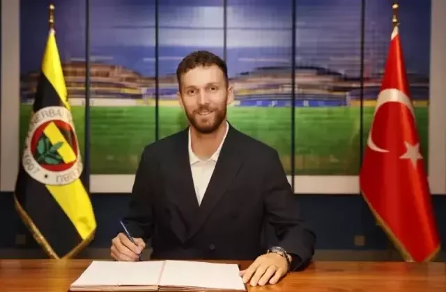 Tarık Çetin, Fenerbahçe’ye imzayı attı