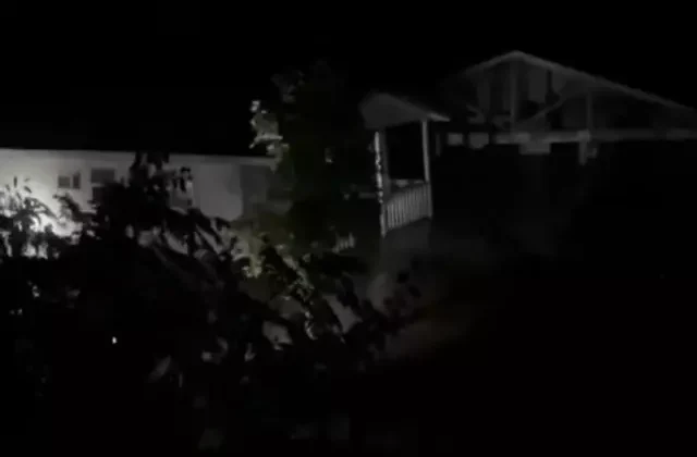 Teksas’ta Sel Felaketi: İçinde insanların bulunduğu ev sulara kapıldı