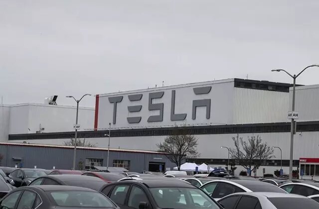 Tesla’dan ucuz otomobil hamlesi! Fiyatı ve özellikleri belli oldu