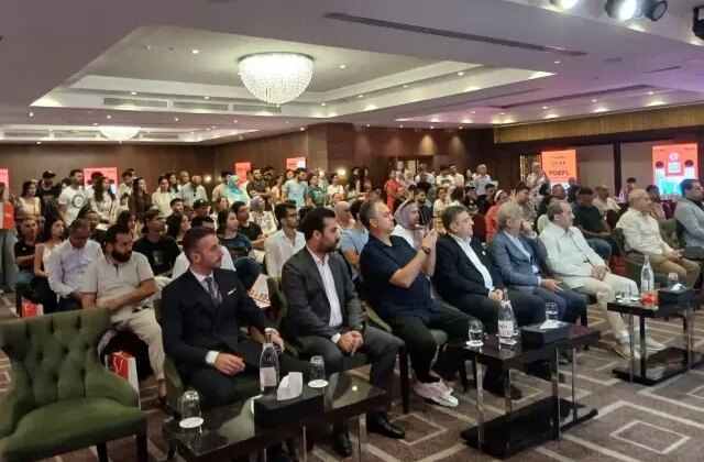 Tunus’taki Uluslararası Öğrenci Tanıtım Fuarı’na gençlerden yoğun ilgi