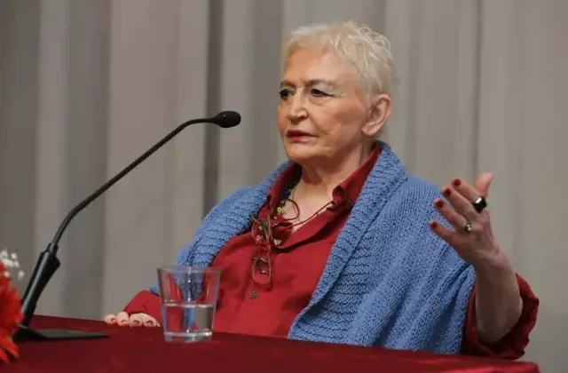 Türk edebiyatının acı kaybı: Pınar Kür yaşamını yitirdi