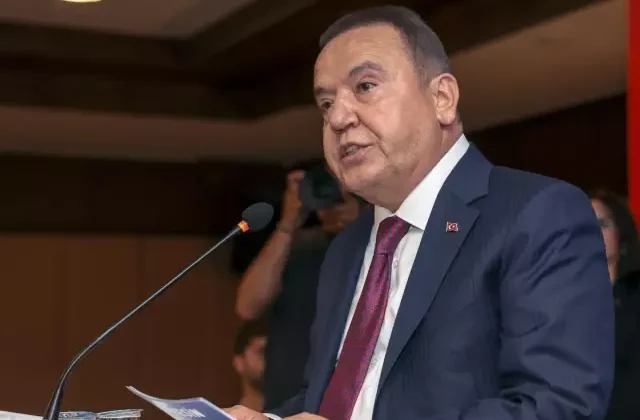 Tutuklanan Muhittin Böcek görevden uzaklaştırıldı