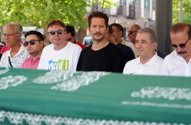 Uraz Kaygılaroğlu’na doğum gününde acı haber! Dedesi hayatını kaybetti