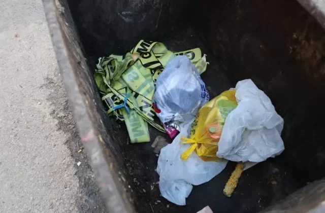 Vicdansız anne doğurduğu bebeğini çöpe attı! Mahalleli isyan etti