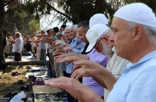 Yangınların 1 haftadır sürdüğü Karabük’te halk yağmur duasına çıktı