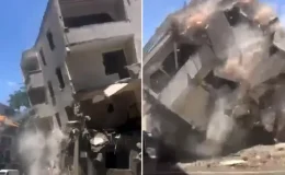 Yıkımı yapılan bina, kepçenin müdahalesiyle yola çöktü