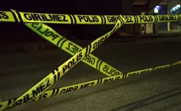 Yol kenarında oğlunu defalarca bıçaklayarak öldürdü