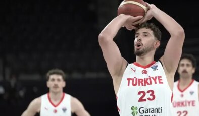 12 Dev Adam’da 2 yıldız oyuncu kadrodan çıkarıldı