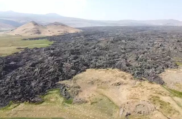 1855 yılında Tendürek Dağı’ndan akan lavların yuttuğu köyleri araştırıyorlar