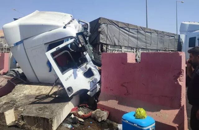 Ölümle biten tesadüf! Kafa kafaya çarpışan 2 tırın sürücüsü kardeş çıktı