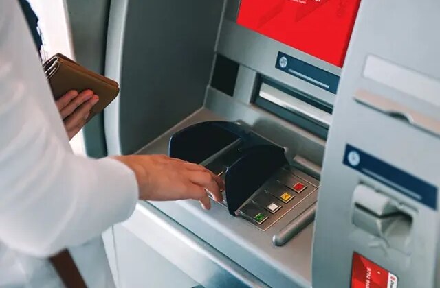 780 bin liralık vurgunu önledi, karşılığında aldığı şey saat oldu