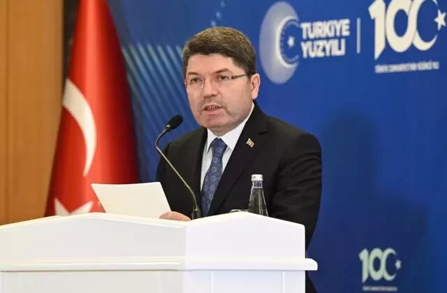 Adalet Bakanı Tunç: 30 tane AK Partili belediyeye de soruşturma açıldı