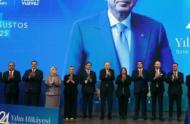 AK Parti’ye geçen belediye başkanının ilk icraatı bu oldu