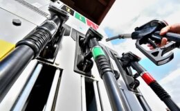 Akaryakıta zam geliyor! Motorin 57 TL’yi aşıyor, benzin 55 TL’ye dayandı