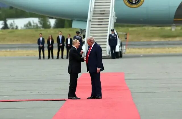 Alaska’da tarihi görüntüler! Trump ve Putin 6 yıl sonra yan yana