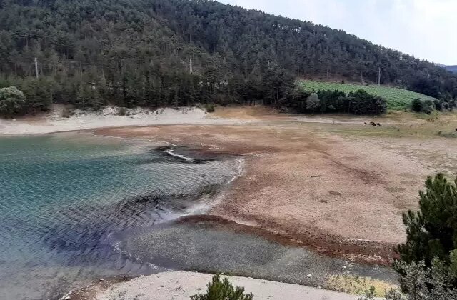 Sular çekildi, Sünnet Gölü kuruma noktasına geldi