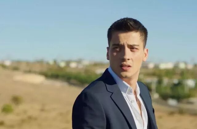 Atakan Özkaya’nın acı günü! Babasını son yolculuğuna uğurluyor