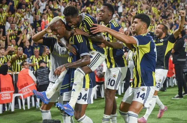 Atılan manşetleri görmeniz lazım! Bütün dünya Fenerbahçe’yi konuşuyor