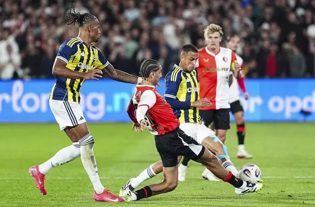 Atılan manşetleri görmeniz lazım! Bütün ülke Fenerbahçe’yi konuşuyor