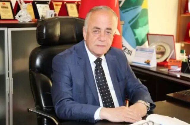 “Benim oğlumu işe almadın” deyip CHP’li eski başkana saldırdı