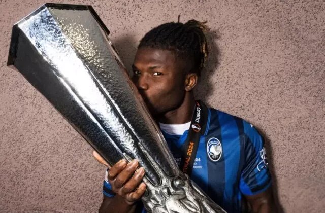 Beşiktaş’ın yeni golcüsü El Bilal Toure, İstanbul’da