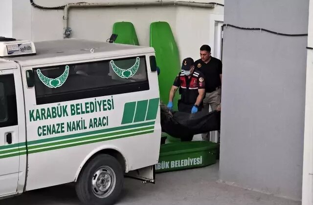 Boşanma aşamasındaki çift evde yangında hayatını kaybetti