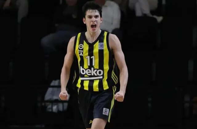 ‘Bu bir veda değil, yeni bir başlangıç’ diyerek Fenerbahçe’den ayrıldığını duyurdu