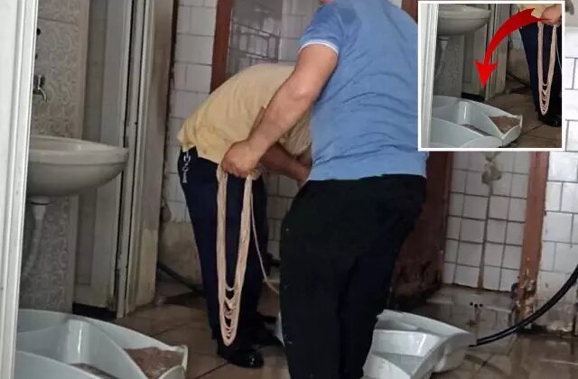 Burası Hindistan değil Türkiye! Tuvalette kokoreç hazırladılar
