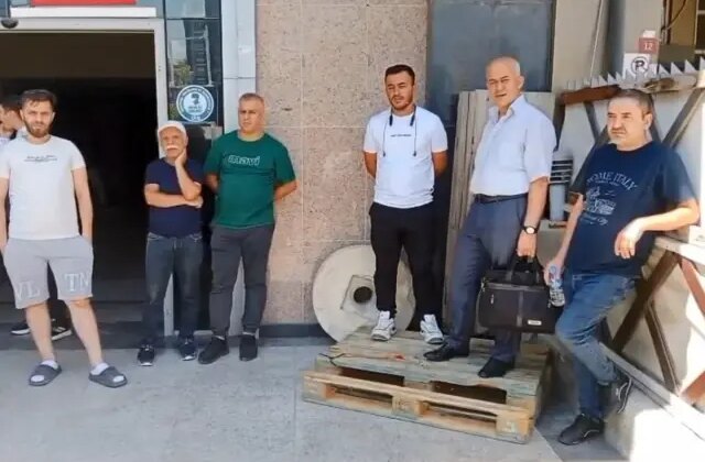 Çalışanları izne çıkaran patron kardeşler fabrikayı boşaltıp ortadan kayboldu