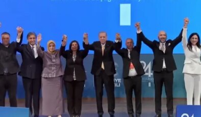 Rozetleri Cumhurbaşkanı Erdoğan taktı! İşte AK Parti’ye katılan 9 belediye başkanı