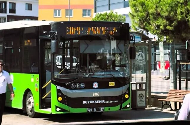 CHP’li belediyeden skandal uygulama! Otobüsler 30 Ağustos’ta bayraksız sefer yaptı