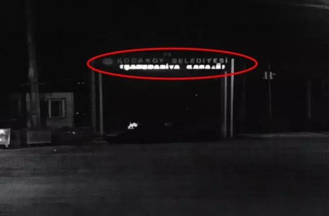 Tabeladaki Türkçe kısmı karartan belediyeye kaymakamdan uyarı yazısı