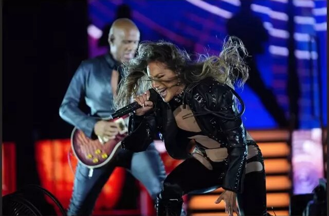 Jennifer Lopez İstanbul’u salladı ama yaşananlar etkinliğe gölge düşürdü