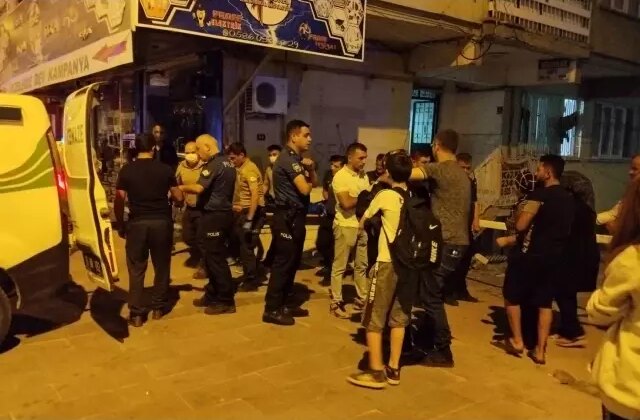 Eşini tabancayla öldürüp aynı silahla intihar etti
