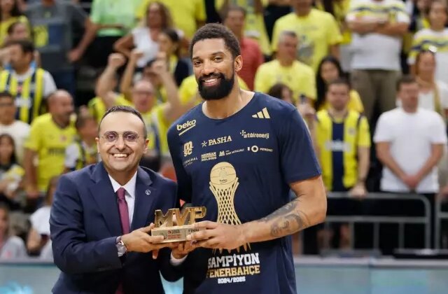 Fenerbahçe Beko, Khem Birch ile ‘Yola devam’ dedi