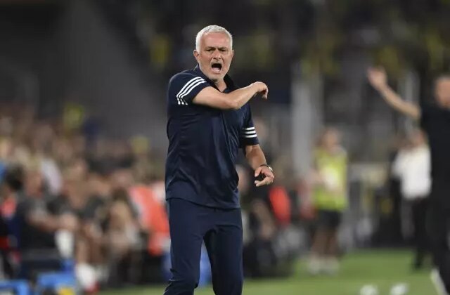 Fenerbahçe’de 4 ayrılık birden! Mourinho biletlerini kesti