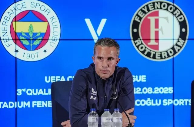Kazanırlarsa sevinecek mi? Van Persie’den olay açıklama