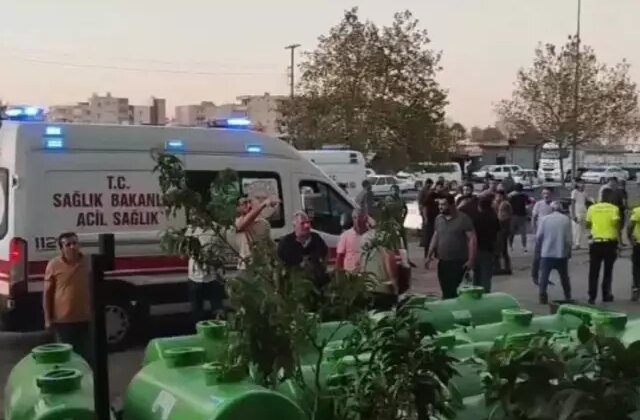 Freni boşalan tır, iş yerine daldı! 3 kişi yaralandı
