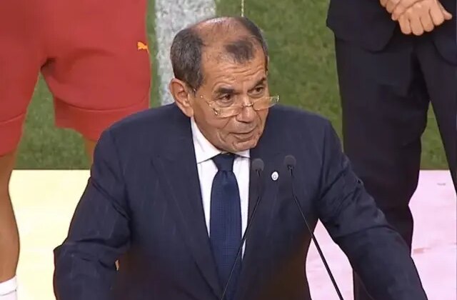 Galatasaraylı taraftarlar Dursun Özbek’i konuşturmadı