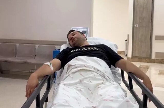 Gazeteci, eski vekilin cenazesinde darbedilip hastanelik oldu