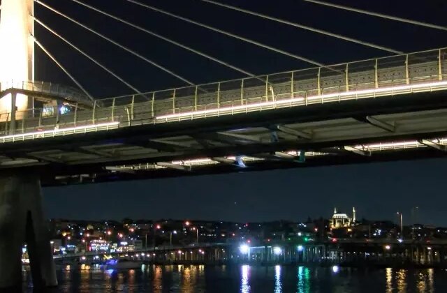 Haliç Metro Köprüsü’nden denize düşen kişi kayboldu