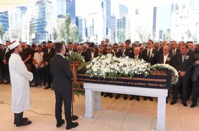 Hasan ve Zeynep Akçakayalıoğlu’nun kızı Defne’ye gözyaşlarıyla veda