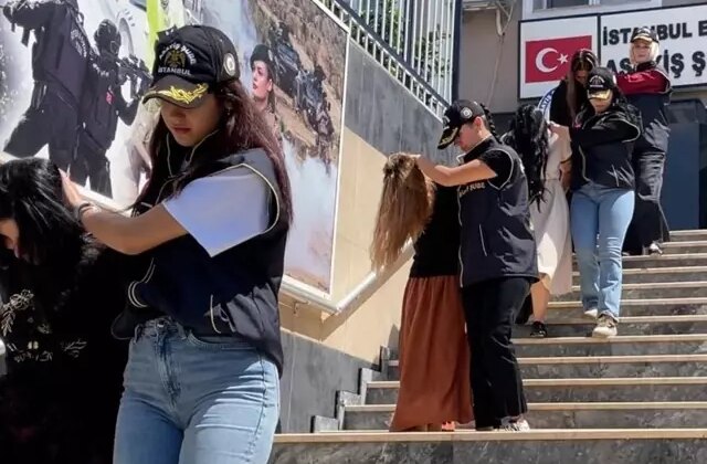 Herkesin bildiği yöntemle 8 evi soydular