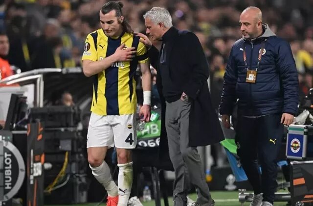 İmzayı atıyor! Çağlar Söyüncü ezeli rakibe hayırlı olsun