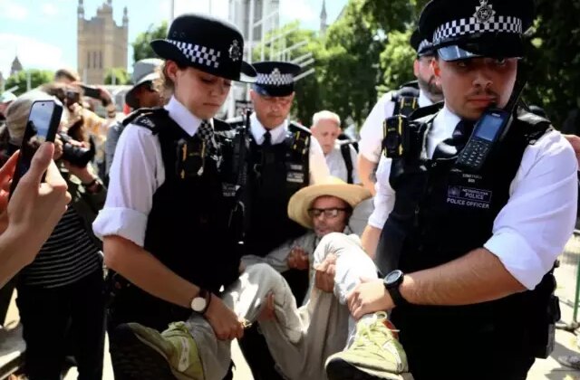 İngiltere’de ‘Palestine Action’a destek eylemine polis müdahalesi