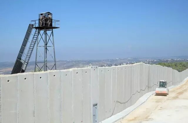 İran, Afganistan ve Pakistan sınırına 130 kilometre duvar inşa etti